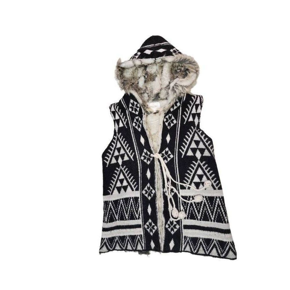 Miss Me Sunset Valley Vest
Womens Large Aztec Tribal Black White Fur-lined Hoodi